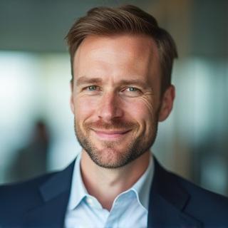 Professionellt porträtt av Mikael Persson, senior rekryteringskonsult.